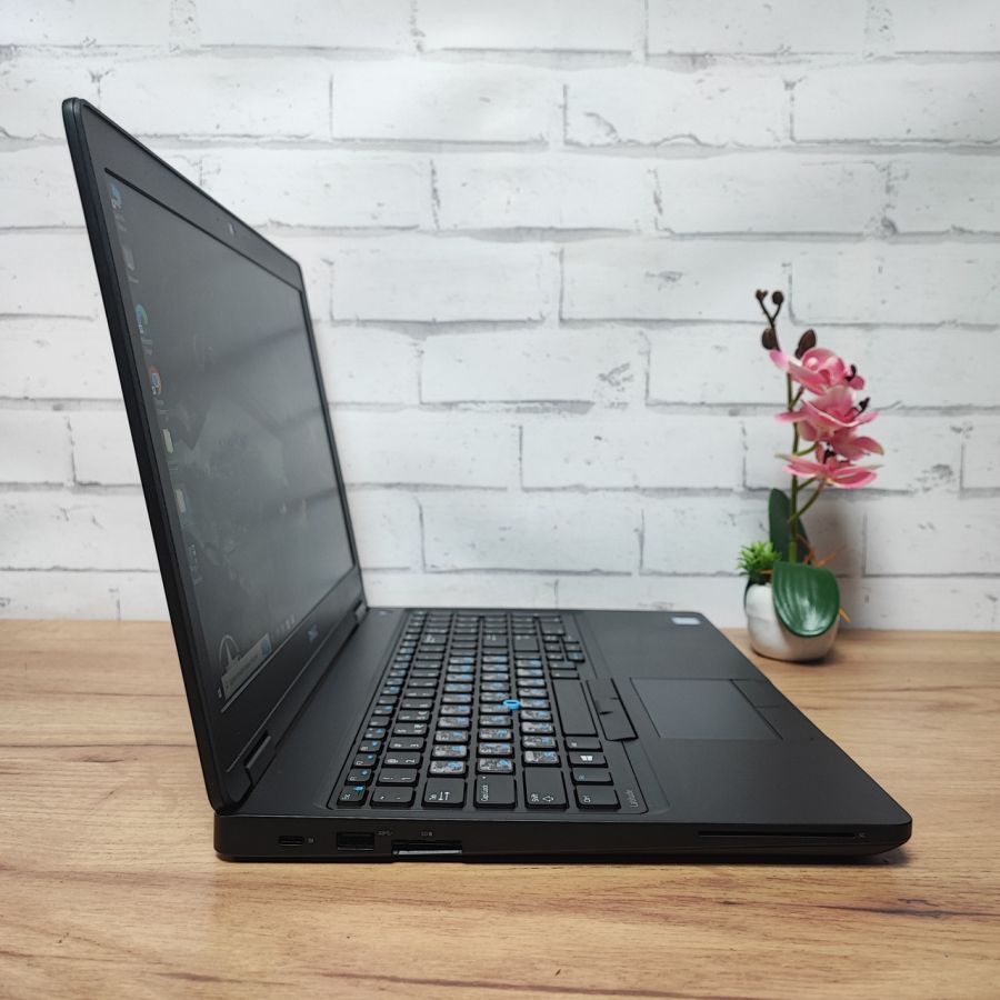 Ноутбук Б/В Dell Latitude 5580, Intel Core i5-8350M, DDR4 16 GB, SSD 256GB, 15.6" Full HD