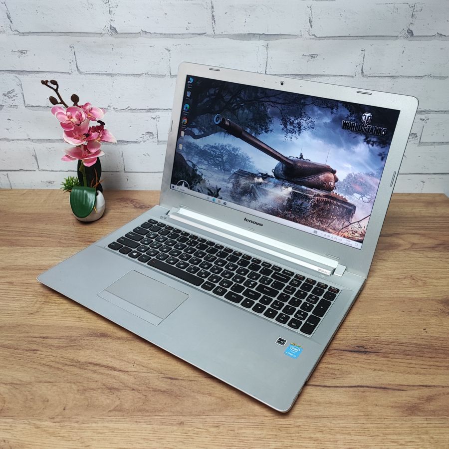 Ноутбук Б/В Lenovo 80K6, Intel Core i5-5200U, DDR3 8 GB, SSD 500GB, 15.6" Full HD