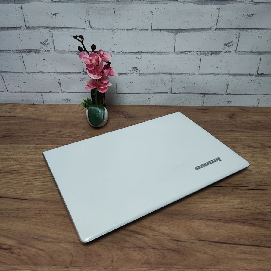 Ноутбук Б/В Lenovo 80K6, Intel Core i5-5200U, DDR3 8GB, SSD 500GB, 15.6" Full HD
