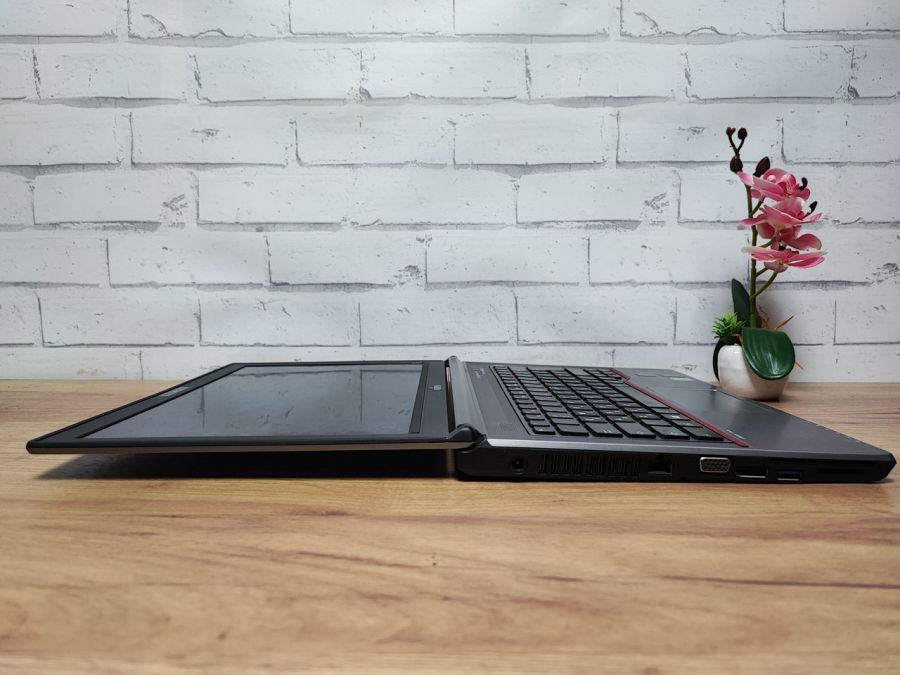 Ноутбук Б/В Fujitsu E744, Intel Core i3-4000M, DDR3 8 GB, SSD 128GB, 14" HD