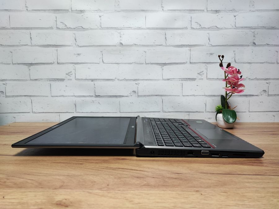 Ноутбук Б/В Fujitsu E754, Intel Core i5-4300M, DDR3 8 GB, SSD 128GB, 15.6" HD