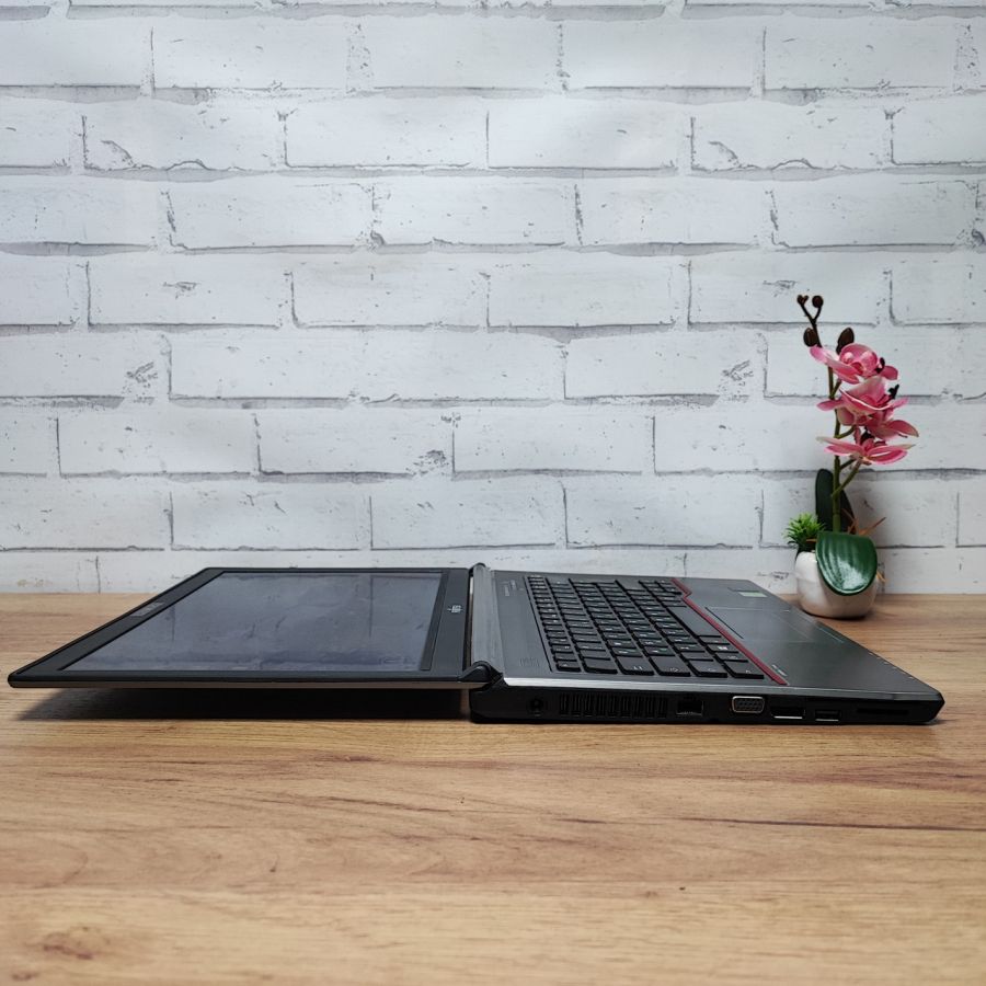 Ноутбук Б/В Fujitsu E744, Intel Core i5-4300M, DDR3 8 GB, SSD 120GB, 14" HD