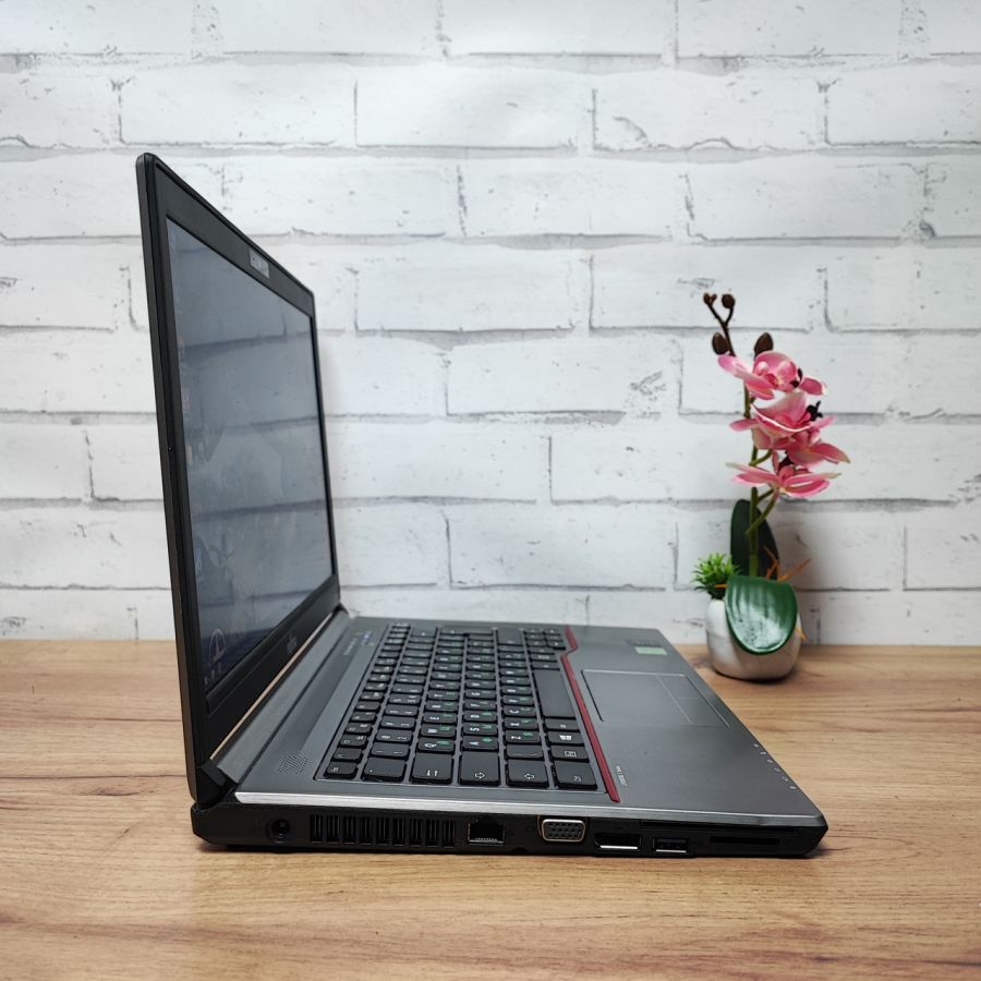 Ноутбук Б/В Fujitsu E744, Intel Core i5-4300M, DDR3 8 GB, SSD 120GB, 14" HD