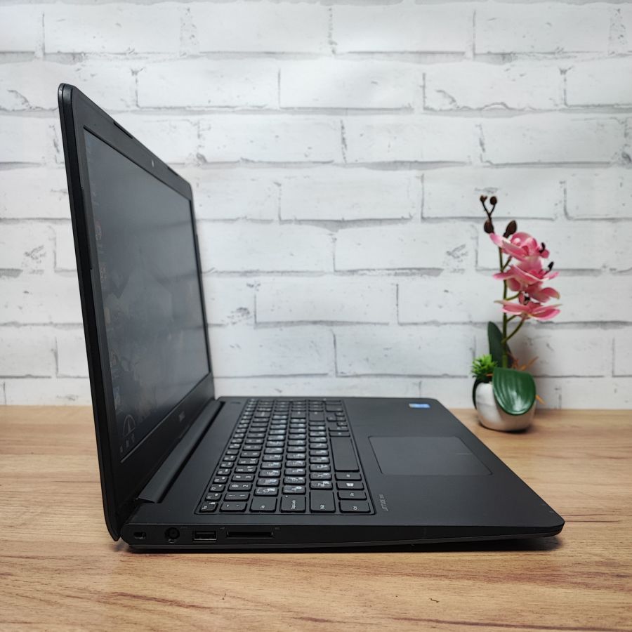 Ноутбук Б/В Dell Latitude 3550, Intel Core i3-4005U, DDR3 8 GB, SSD 120GB, 15.6" HD