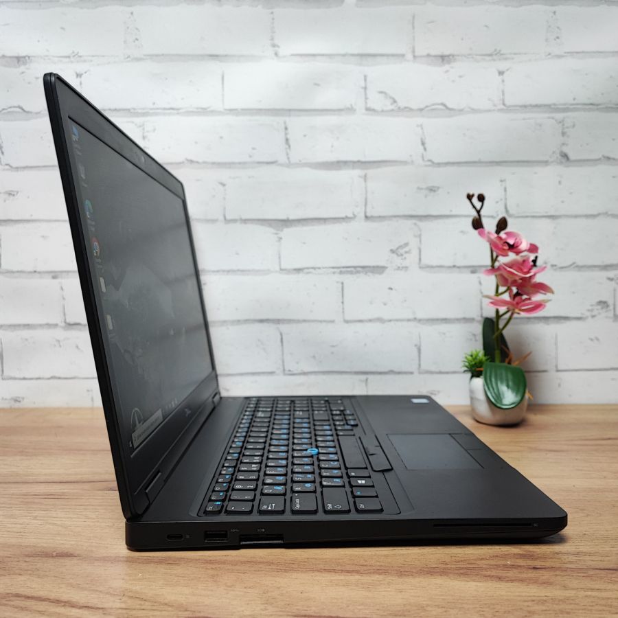 Ноутбук Б/В Dell Latitude 5590, Intel Core i5-8250U, DDR4 8GB, SSD 128GB, 15.6" Full HD