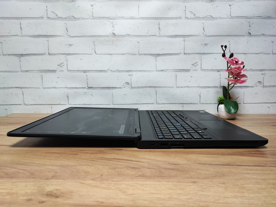 Ноутбук Б/В Dell Latitude 5590, Intel Core i5-8250U, DDR4 8 GB, SSD 128GB, 15.6" Full HD