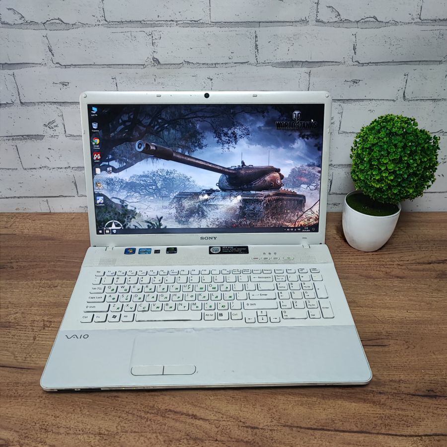 Уцінка! Ноутбук Б/В Sony PCG-91211M, Intel Core i3-2330M, DDR3 8 GB, SSD 120GB, NVIDIA GeForce 410M 1Gb, 18.4"