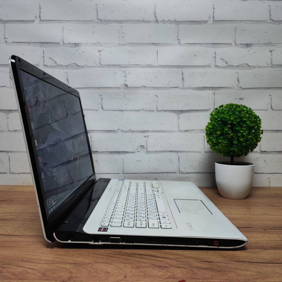 Ноутбук Б/В Sony SVE171E11M, Intel Core i3-3110M, DDR3 8 GB, SSD 120GB, AMD Radeon HD 7500M 1Gb, 17.3" HD