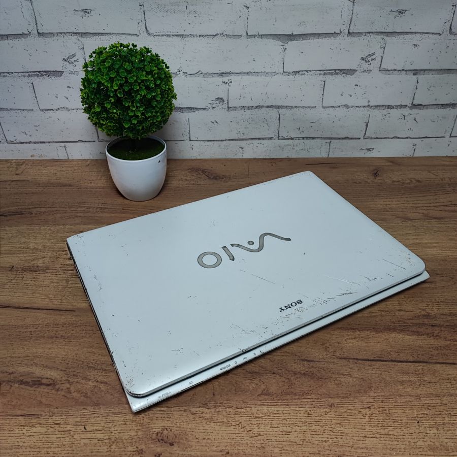 Ноутбук Б/В Sony SVE171E11M, Intel Core i3-3110M, DDR3 8 GB, SSD 120GB, AMD Radeon HD 7500M 1Gb, 17.3" HD