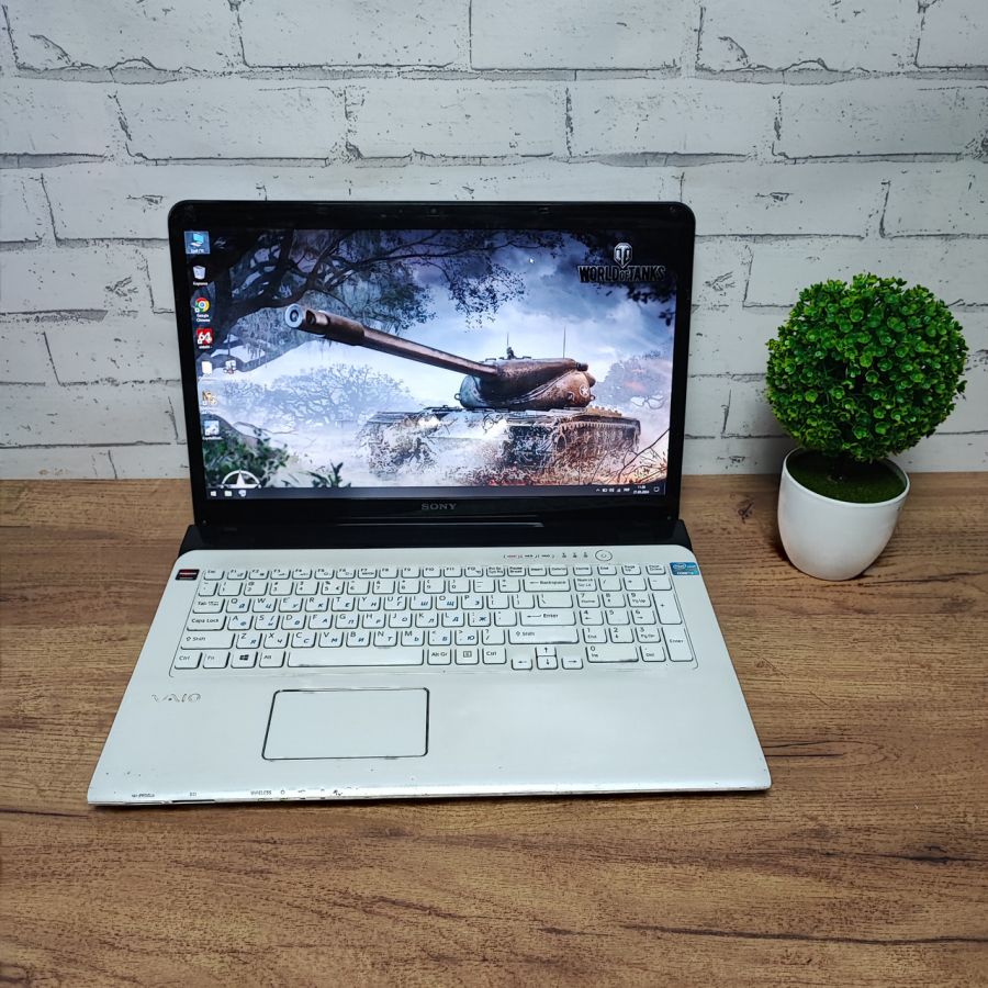 Ноутбук Б/В Sony SVE171E11M, Intel Core i3-3110M, DDR3 8 GB, SSD 120GB, AMD Radeon HD 7500M 1Gb, 17.3" HD