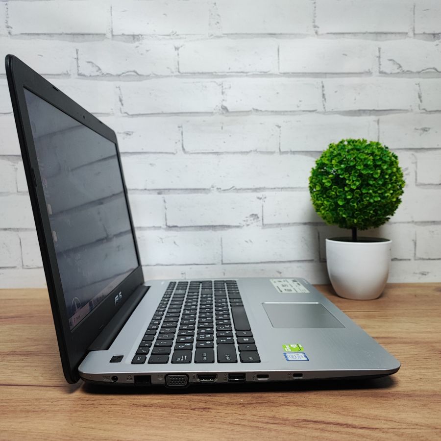 Уцінка! Ноутбук Б/В ASUS R558U, Intel Core i5-6198DU, DDR3 12 GB, SSD 256GB, NVIDIA GeForce 920MX 2Gb, 15.6" Full HD