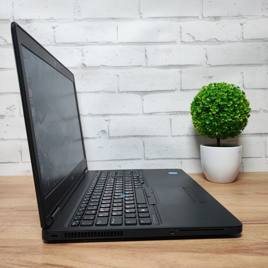 Ноутбук Б/В Dell Latitude E5550, Intel Core i5-5300U, DDR3 8 GB, SSD 128GB, 15.6" HD