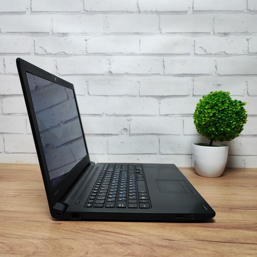 Ноутбук Б/В Toshiba Satillite Pro R50-B-14U, Intel Core i5-5200U, DDR3 8 GB, SSD 256GB, 15.6" HD