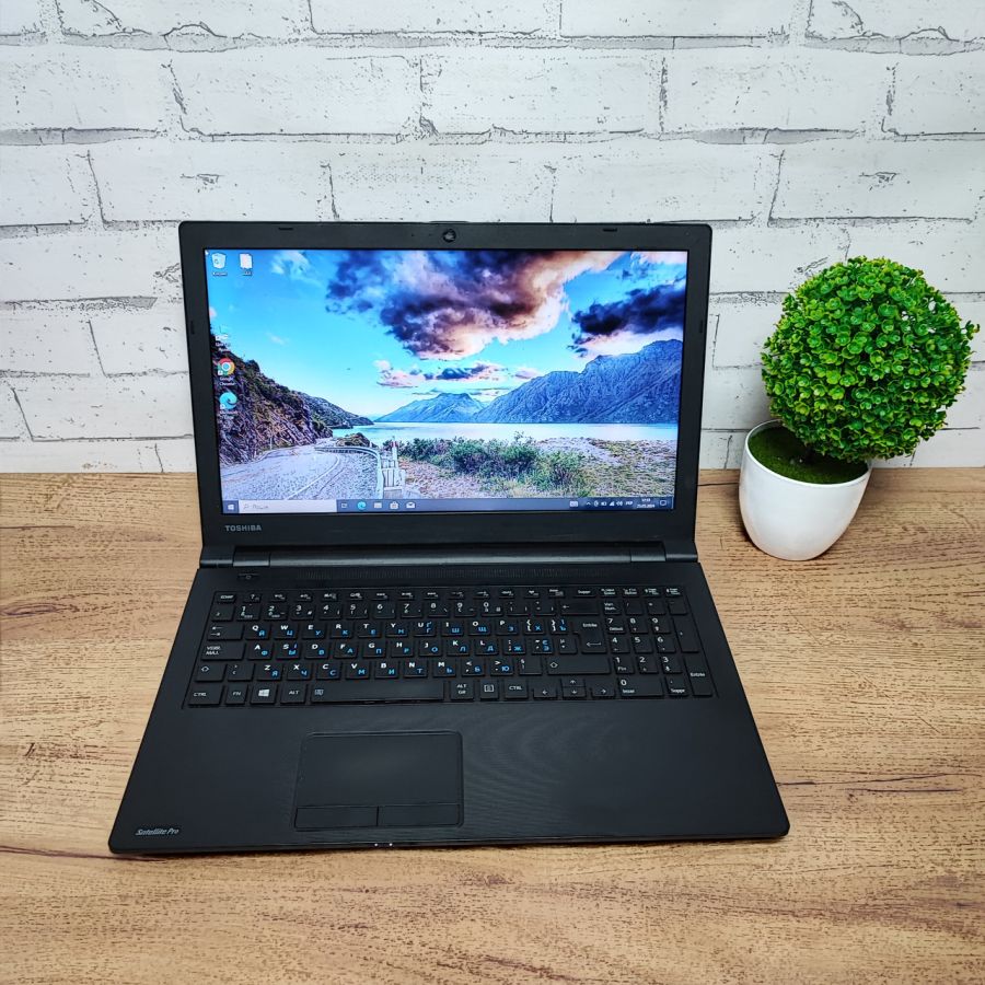 Ноутбук Б/В Toshiba Satillite Pro R50-B-14U, Intel Core i5-5200U, DDR3 8 GB, SSD 256GB, 15.6" HD