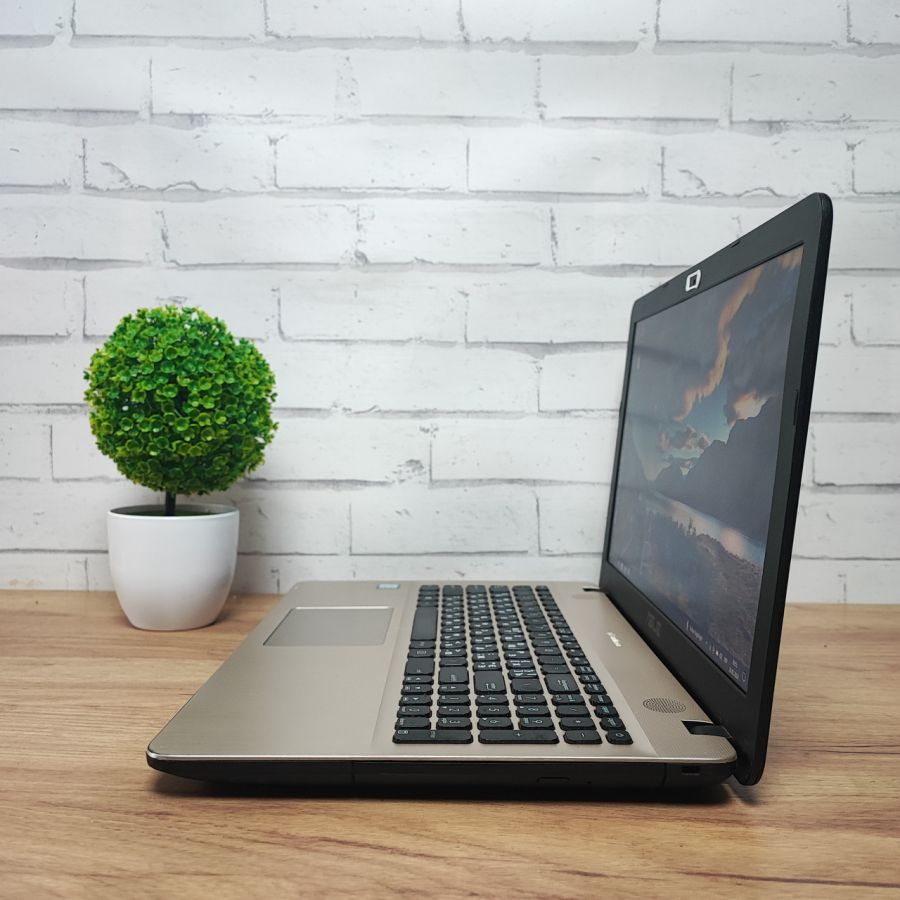 Ноутбук Б/В ASUS X541U, Intel Core i3-6006U, DDR4 16 GB, SSD 256GB, 15.6" HD