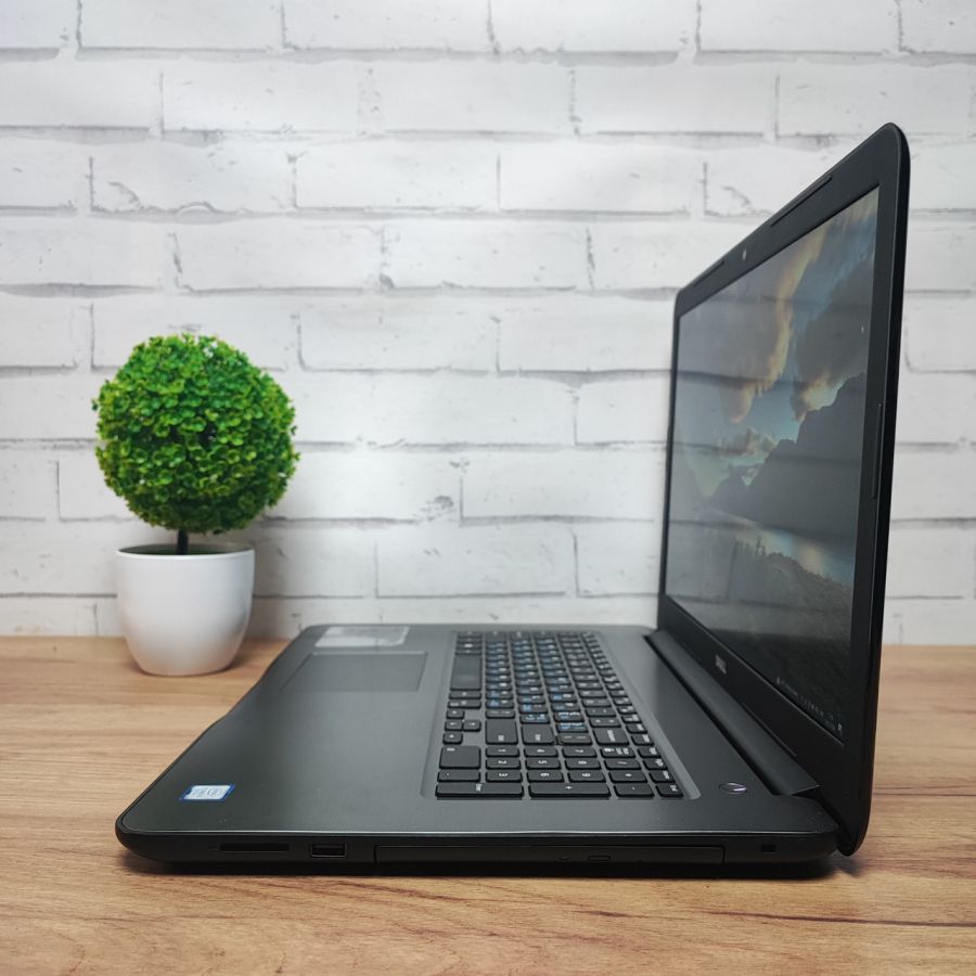 Уцінка! Ноутбук Б/В Dell Inspiron P32E, Intel Core i5-7200U, DDR4 16 GB, SSD 360GB, 17" Full HD