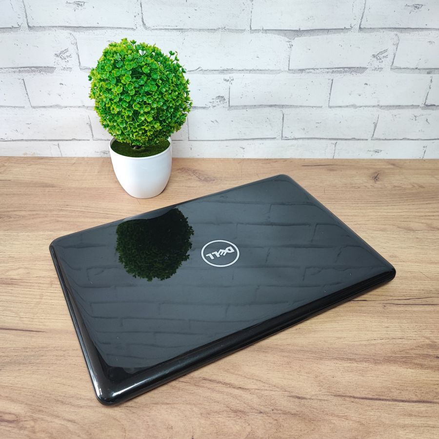 Ноутбук Б/В Dell Inspiron 15 P66F, Intel Core i5-7200U, DDR4 16 GB, SSD 360GB, AMD Radeon R7 M440 4Gb, 15.6" Full HD