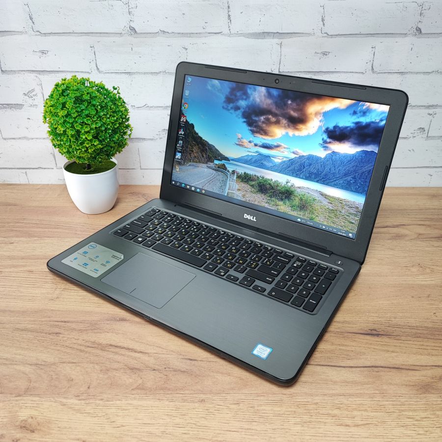 Ноутбук Б/В Dell Inspiron 15 P66F, Intel Core i5-7200U, DDR4 16 GB, SSD 360GB, AMD Radeon R7 M440 4Gb, 15.6" Full HD