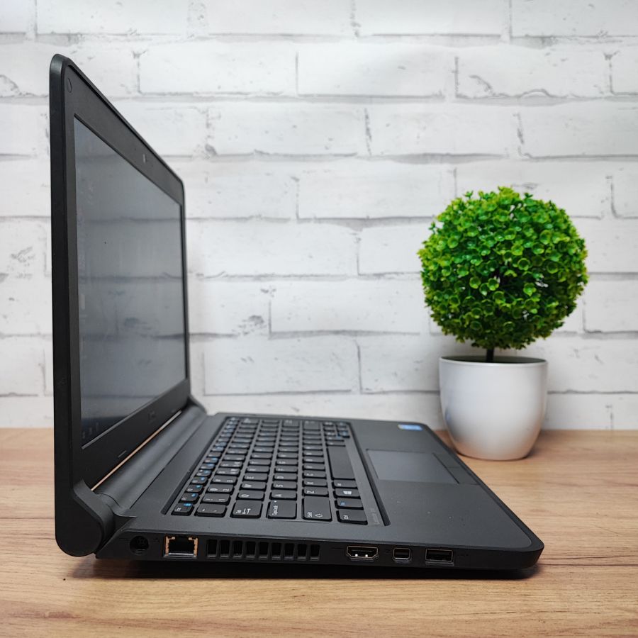 Ноутбук Б/В Dell Latitude 3350, Intel Core i3-5005U, DDR3 8GB, SSD 128GB, 13.3" HD