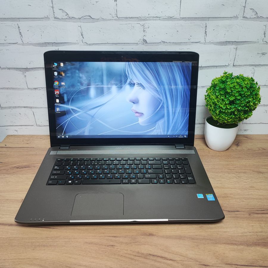 Ноутбук Б/В Medion Akoya E7228T, Intel Core i5-4200M, DDR3 8 GB, SSD 256GB, 17.3" Сенсор