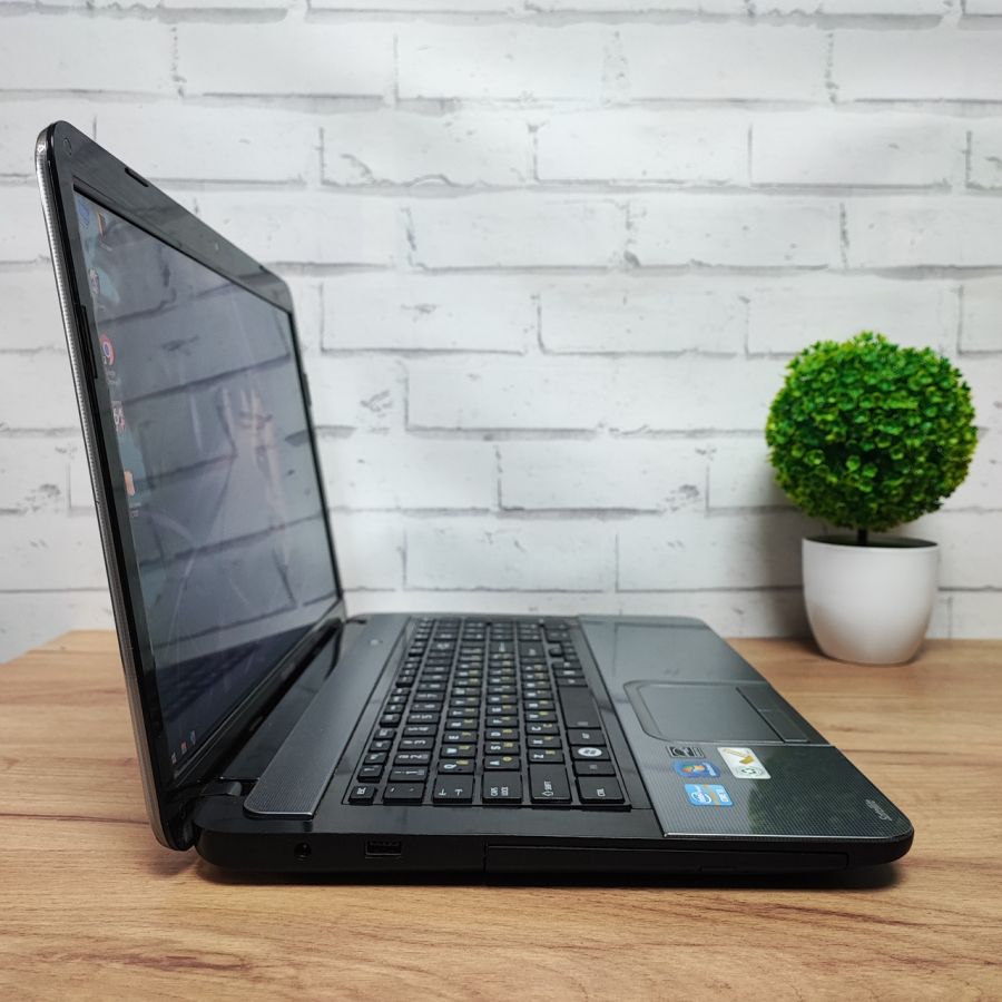 Ноутбук Б/В Toshiba Satellite L875-S7209, Intel Core i3-2370M, DDR3 8 GB, SSD 128GB, 17.3" HD