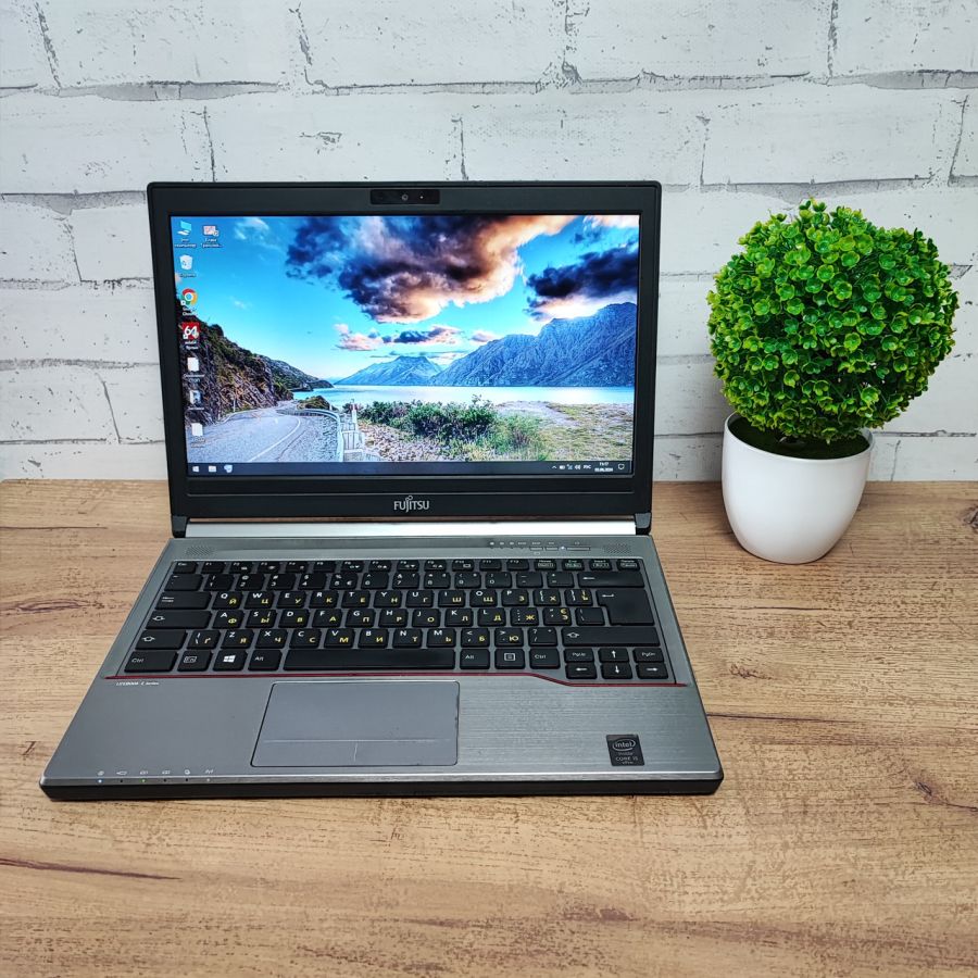 Ноутбук Б/В Fujitsu E734, Intel Core i5-4300M, DDR3 8 GB, SSD 128GB, 14" HD
