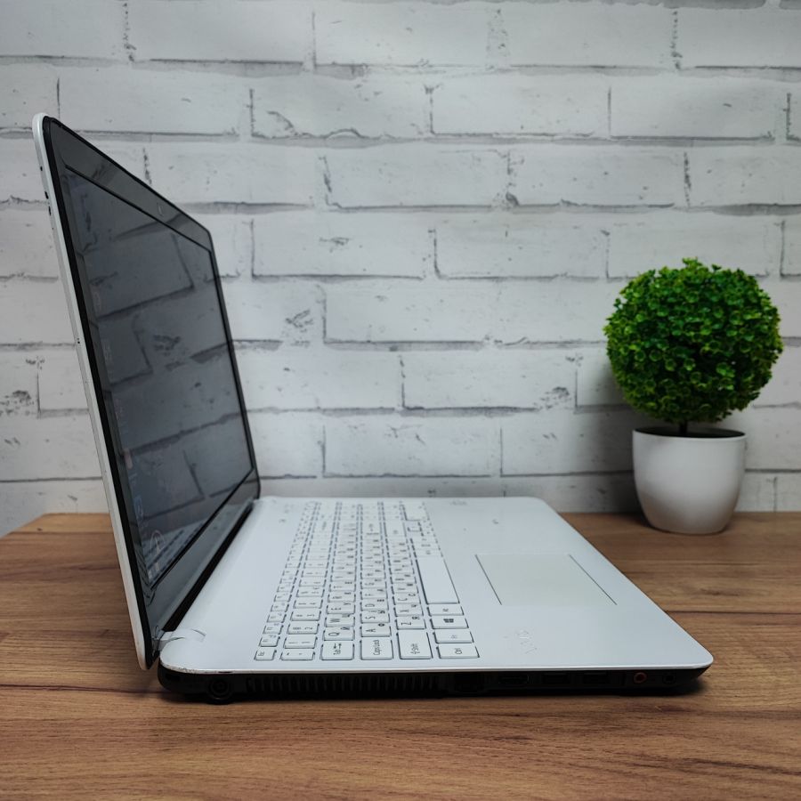 Ноутбук Б/В Sony Vaio SVF152C29M, Intel Core i3-3217U, DDR3 8 GB, SSD 256GB, 15.6" HD