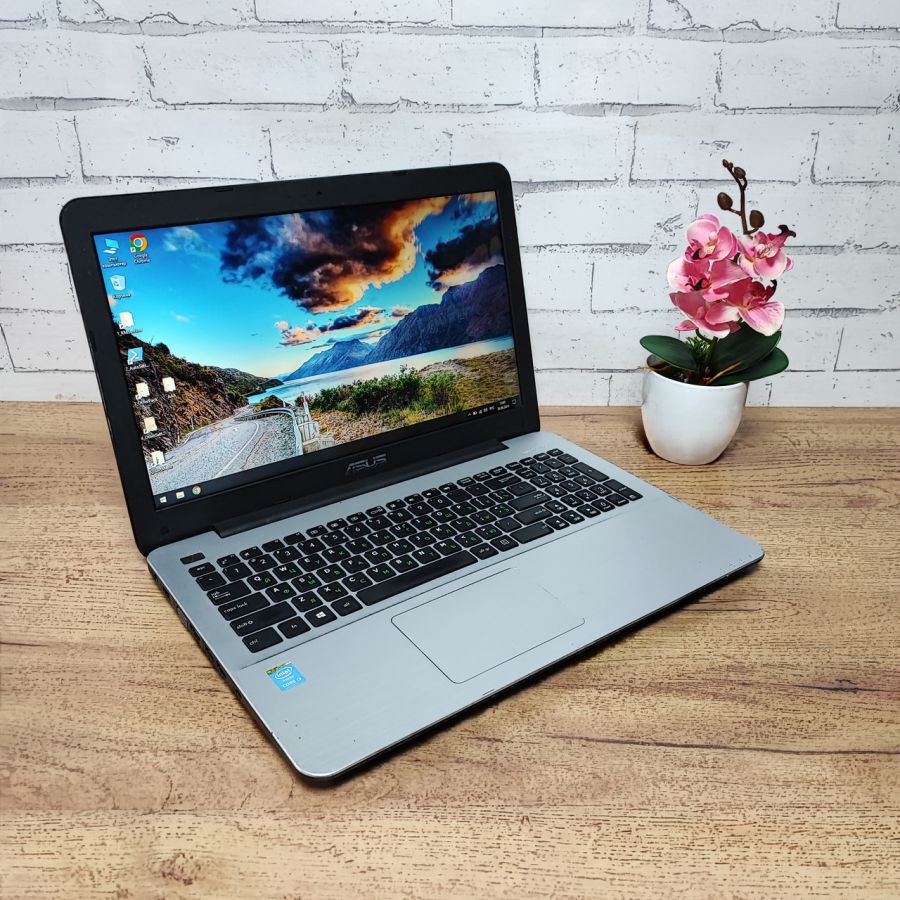 Ноутбук Б/В ASUS R556L, Intel Core i3-4030U, DDR3 8 GB, SSD 128GB, 15.6" HD