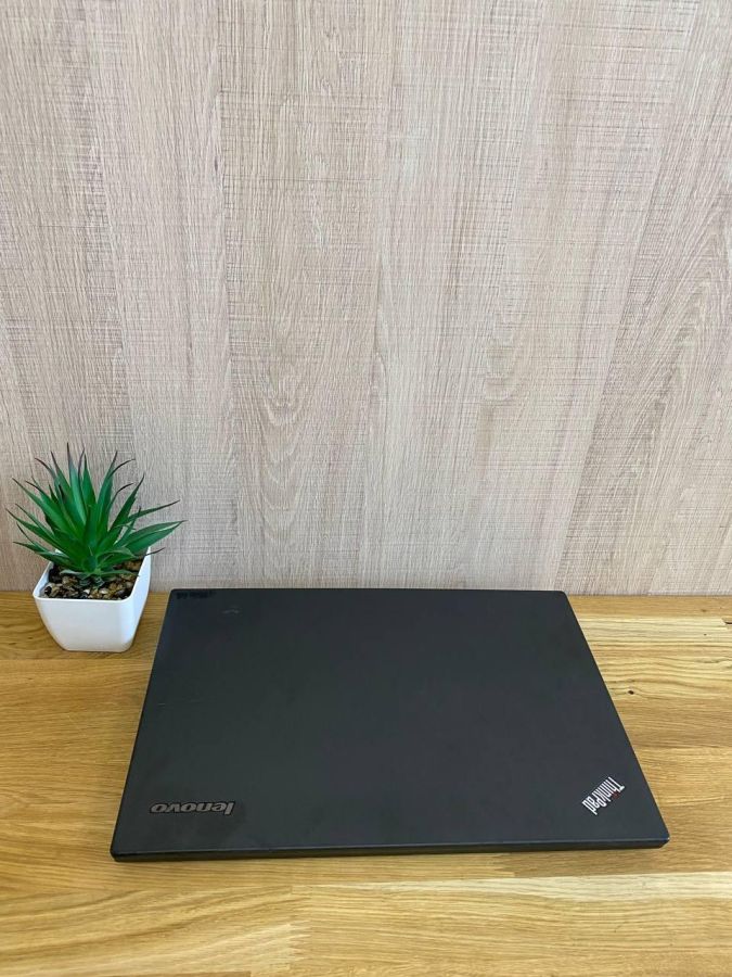 Ноутбук Б/В Lenovo ThinkPad T450 14, Intel Core i5-5300U, DDR3 8 GB, SSD 180GB, 14" HD (1600x900)
