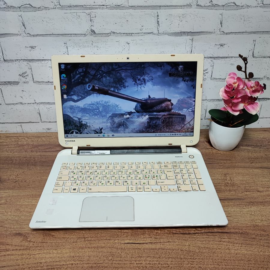 Ноутбук Б/В Toshiba Satellite L50-B-1TX, Intel Core i3-4005U, DDR3 8 GB, SSD 128GB, 15.6" HD