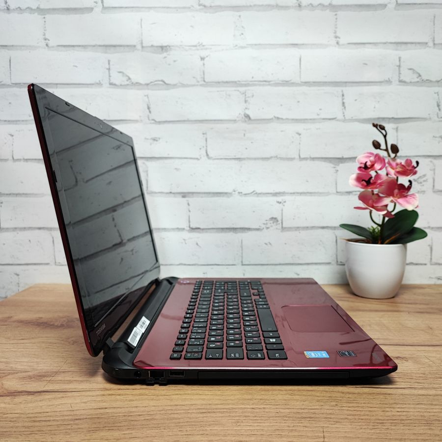 Ноутбук Б/В Toshiba Satellite L50-B-1Z0, Intel Core i5-4210U, DDR3 8 GB, SSD 256GB, 15.6" HD