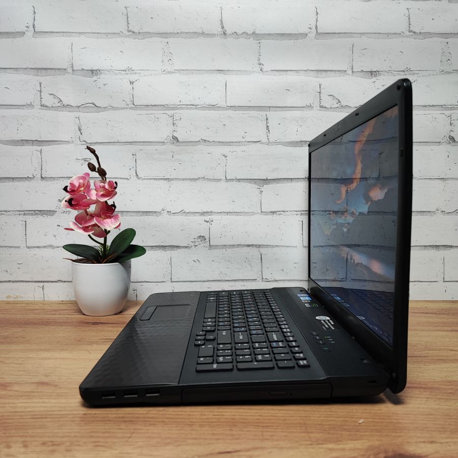 Ноутбук Б/В Sony PCG-91211M, Intel Core i3-2430M, DDR3 8 GB, SSD 128GB, NVIDIA GeForce 410M 1Gb, 18.4"