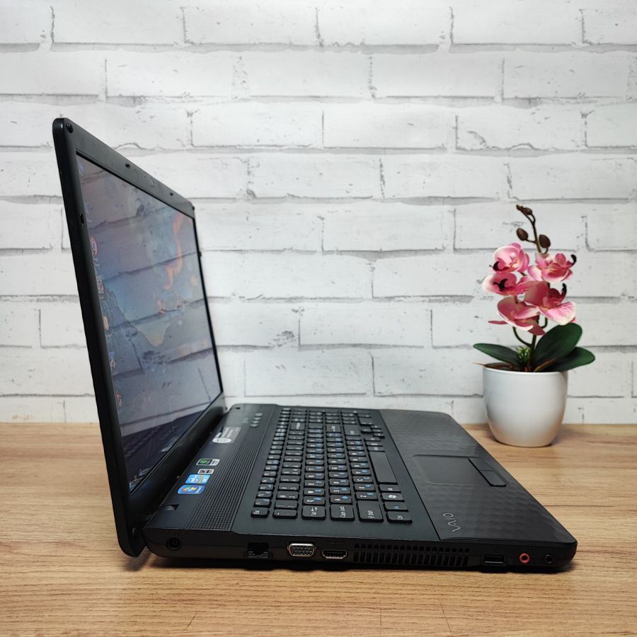 Ноутбук Б/В Sony PCG-91211M, Intel Core i3-2430M, DDR3 8 GB, SSD 128GB, NVIDIA GeForce 410M 1Gb, 18.4"