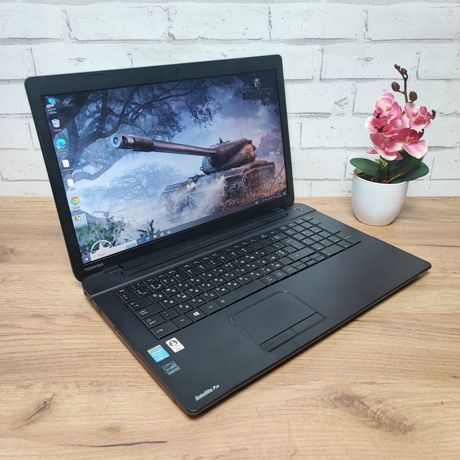 Ноутбук Б/В Toshiba Satellite Pro C70-B-34N, Intel Core i5-5200U, DDR3 8 GB, SSD 256GB, 17.3" HD