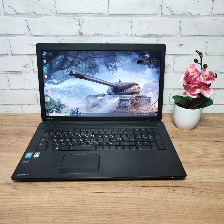 Ноутбук Б/В Toshiba Satellite Pro C70-B-34N, Intel Core i5-5200U, DDR3 8 GB, SSD 256GB, 17.3" HD