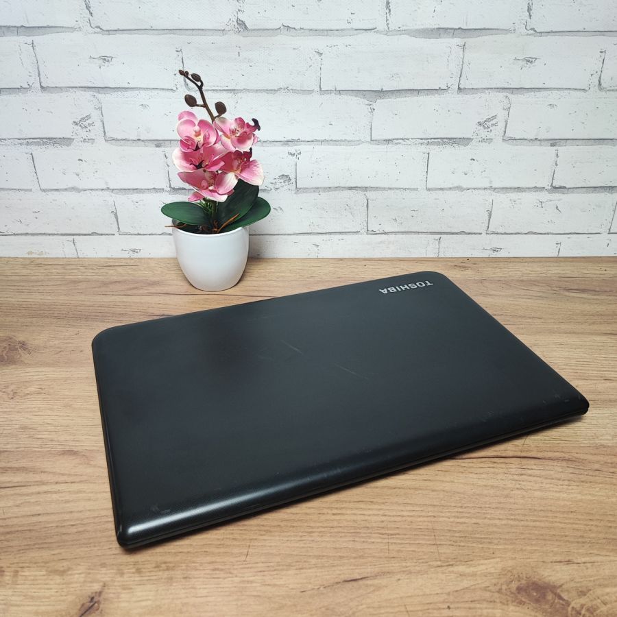 Ноутбук Б/В Toshiba Satellite C70-B-212, Intel Core i3-4005U, DDR3 8 GB, SSD 256GB, 17.3" HD