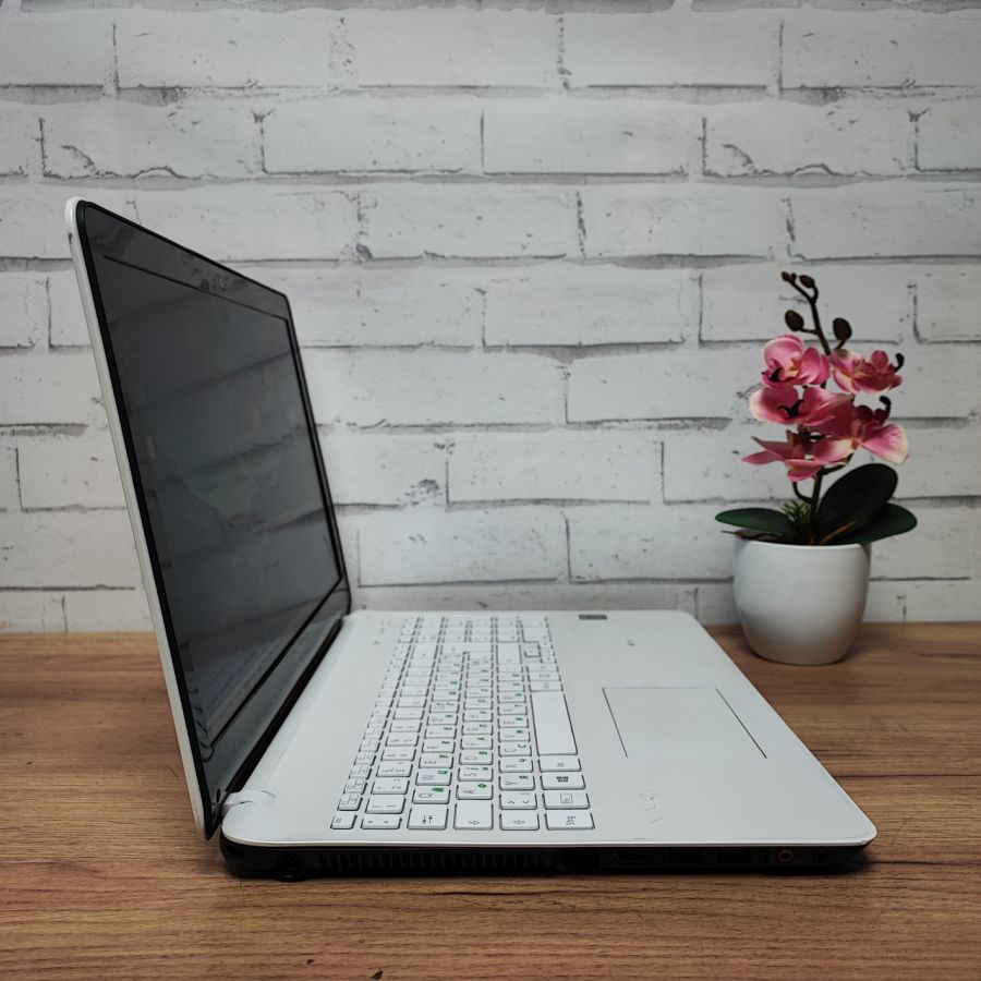 Ноутбук Б/В Sony SVF153B1YM, Intel Core i5-4200U, DDR3 8 GB, SSD 256GB, 15.6" Full HD