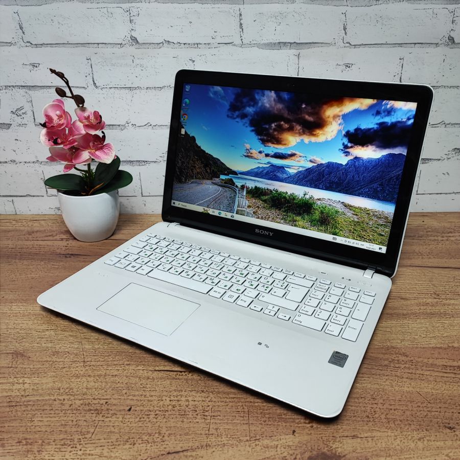 Ноутбук Б/В Sony SVF153B1YM, Intel Core i5-4200U, DDR3 8 GB, SSD 256GB, 15.6" Full HD