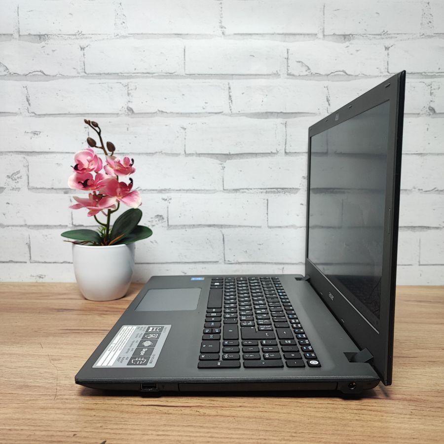Ноутбук Б/В Acer Aspire E5-573, Intel Core i7-5500U, DDR3 8 GB, SSD 256GB, NVIDIA GeForse 920M 2Gb, 15.6"