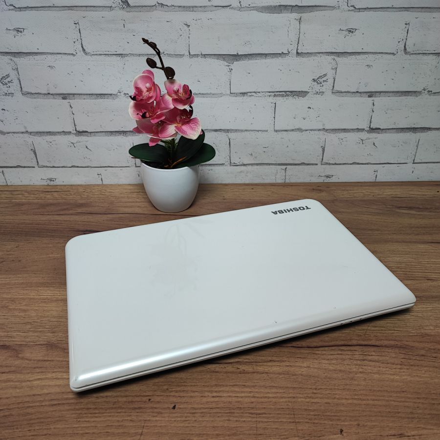 Ноутбук Б/В Toshiba Satellite C55-A-1MW, Intel Core i5-4200M, DDR3 8 GB, SSD 256GB, 15.6" HD