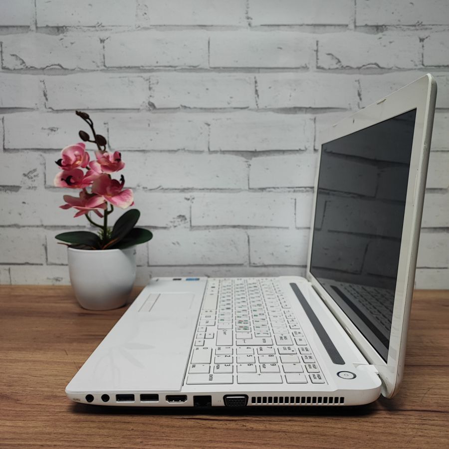 Ноутбук Б/В Toshiba Satellite C55-A-1MW, Intel Core i5-4200M, DDR3 8 GB, SSD 256GB, 15.6" HD