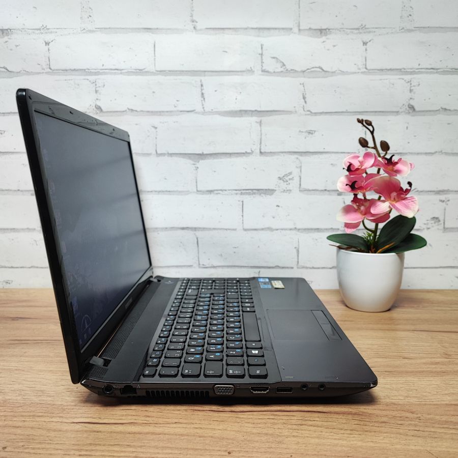 Ноутбук Б/В Samsung 300E, Intel Core i3-2328M, DDR3 8 GB, SSD 128GB, 15.6" HD