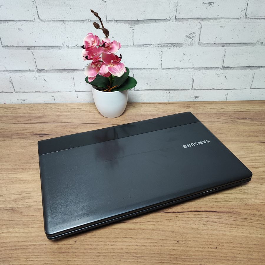 Ноутбук Б/В Samsung 300E, Intel Core i3-2328M, DDR3 8 GB, SSD 128GB, 15.6" HD