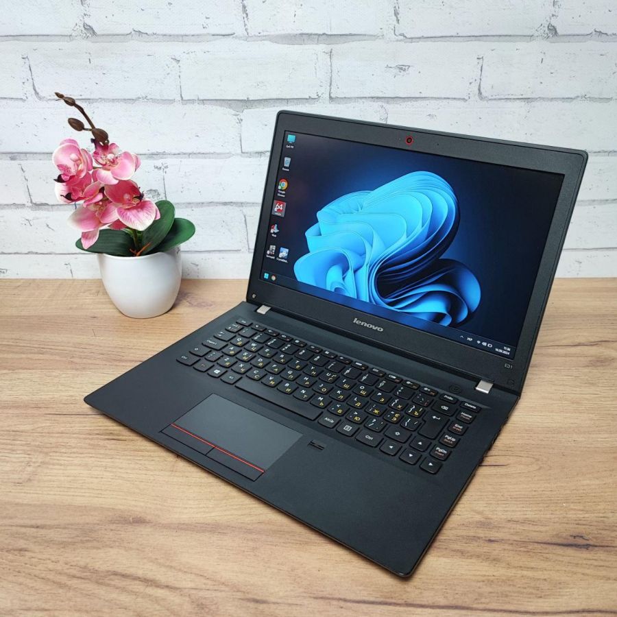 Ноутбук Б/В Lenovo E31-70, Intel Core i3-5005U, DDR3 8 GB, SSD 128GB, 13" Full HD