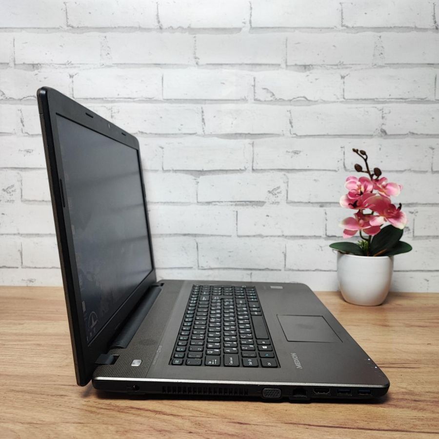 Ноутбук Б/В Medion Akoya E7416, Intel Core i5-5200U, DDR3 8 GB, SSD 256GB, 17.3" HD