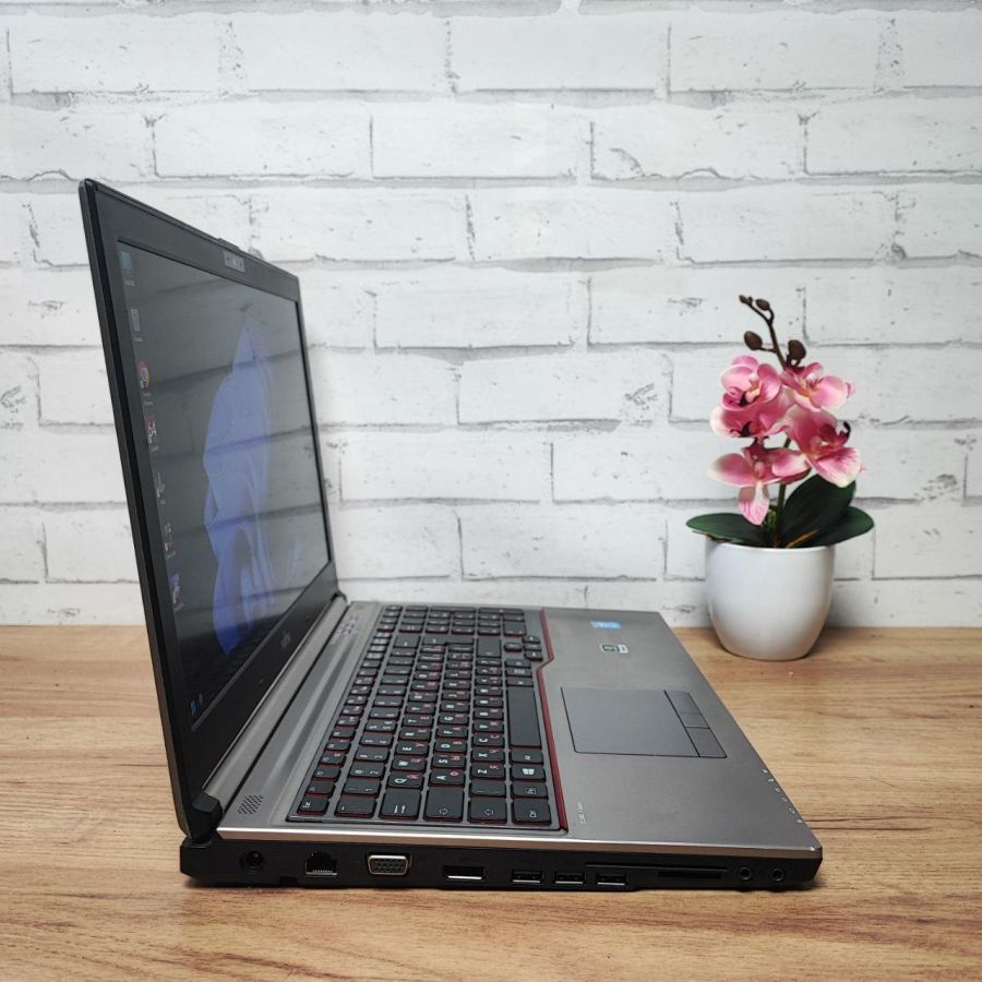 Уцінка! Ноутбук Б/В Fujitsu H730, Intel Core i7-4610M, DDR3 12 GB, SSD 256GB, NVIDIA Quadro K510M 1Gb, 15.6" Full HD