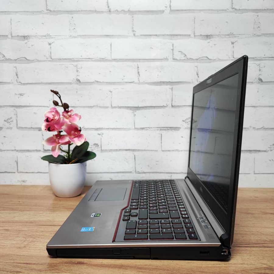 Уцінка! Ноутбук Б/В Fujitsu H730, Intel Core i7-4610M, DDR3 12 GB, SSD 256GB, NVIDIA Quadro K510M 1Gb, 15.6" Full HD