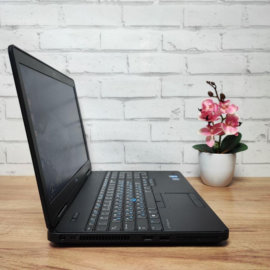 Уцінка! Ноутбук Б/В Dell Latitude E5540, Intel Core i7-4600U, DDR3 8 GB, SSD 128GB, NVIDIA GeForce GT 720M 2Gb, 15.6" Full HD
