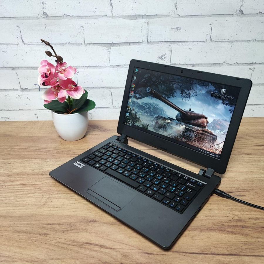 Ноутбук Б/В Stone W515TU, Intel Celeron N2940, DDR3 4 GB, SSD 128GB, 15.6" HD