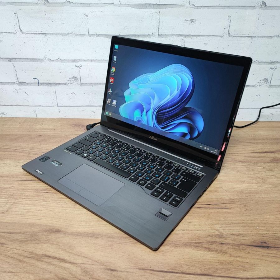 Уцінка! Ноутбук Б/В Fujitsu U904, Intel Core i5-4300U, DDR3 6 GB, SSD 128GB, 14" (3200X1800) Сенсор